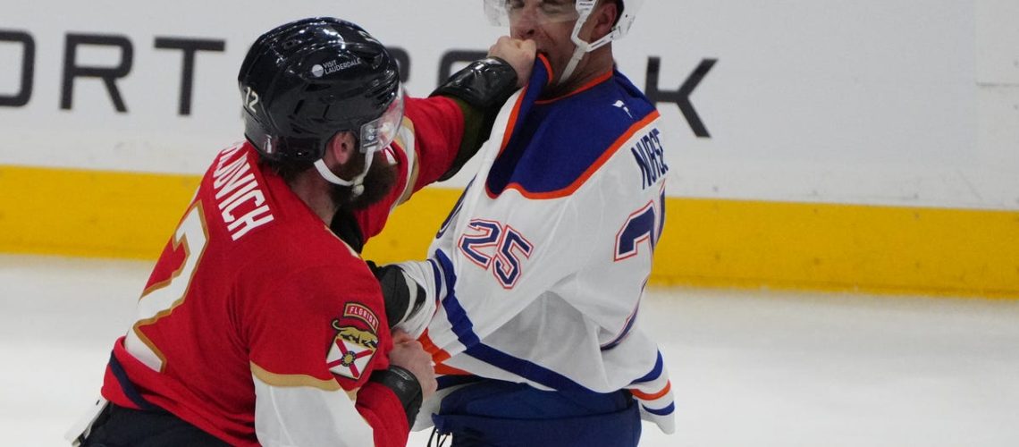 84126752007-game-3-fight.jpg